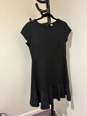 GAP Black Short Sleeve Ruffle-Hem Dress